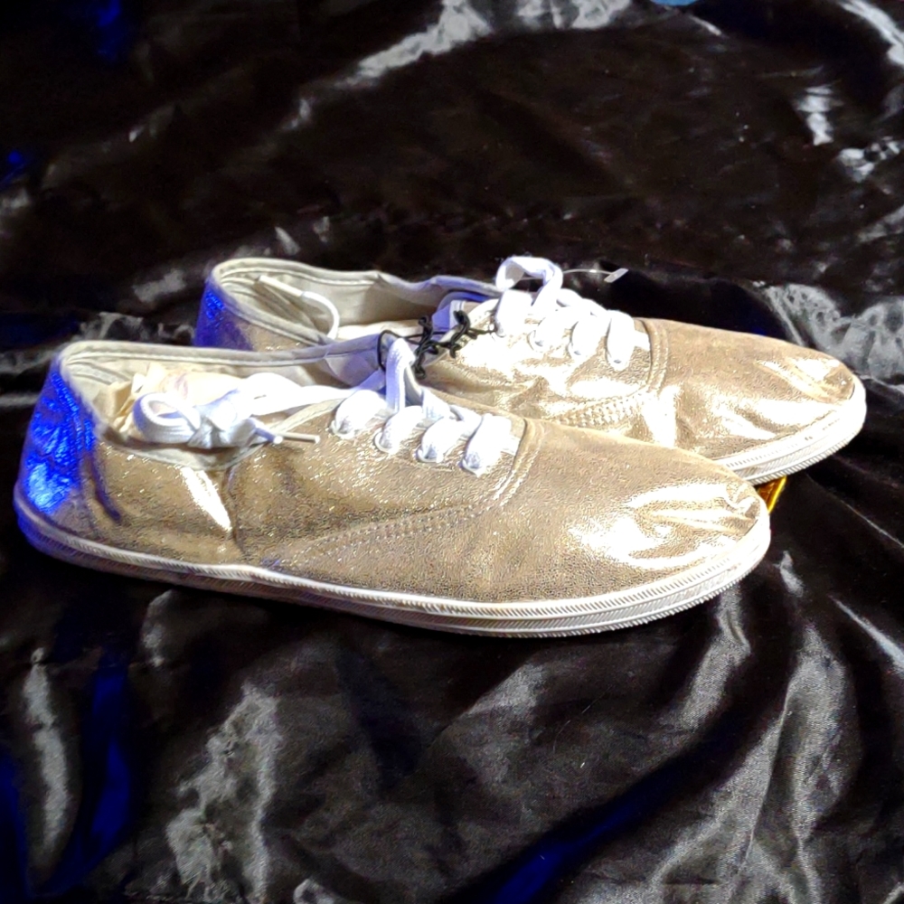 Woman's shoes